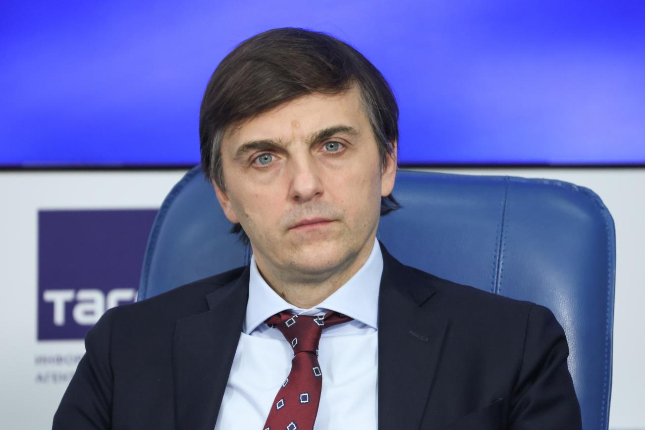 Глава Минпросвещения рассказал, когда школы РФ перейдут на единые учебники