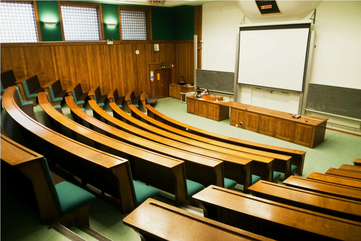 Рособрнадзор объявил предостережения семи вузам